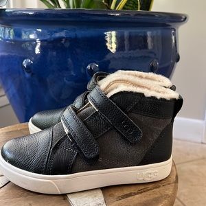 Little boys Ugg Sneakers